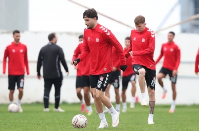 Sivasspor, Ümraniyespor'a çalıştı