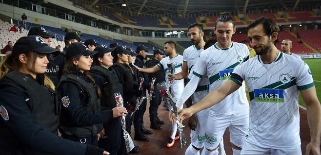 Giresunspor, deplasmanda Mersin İdman Yurdu'nu  yıktı