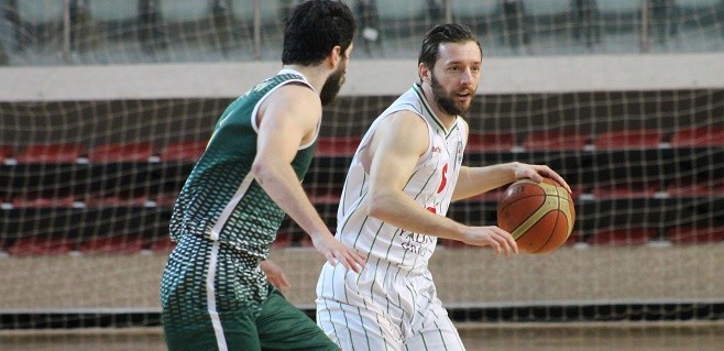 Yalova Group Belediyespor'dan 8 sayı fark